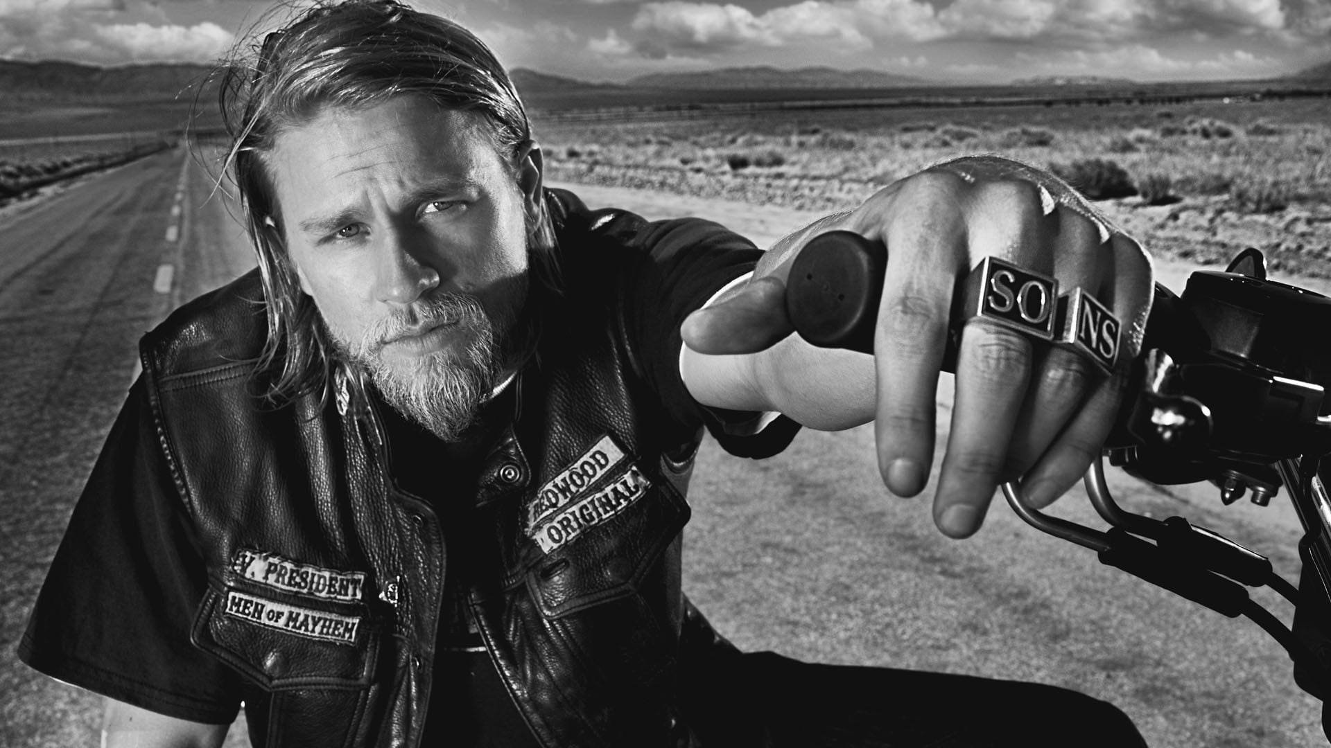 actors, anarchy, celebrity, charlie, hunnam, sons