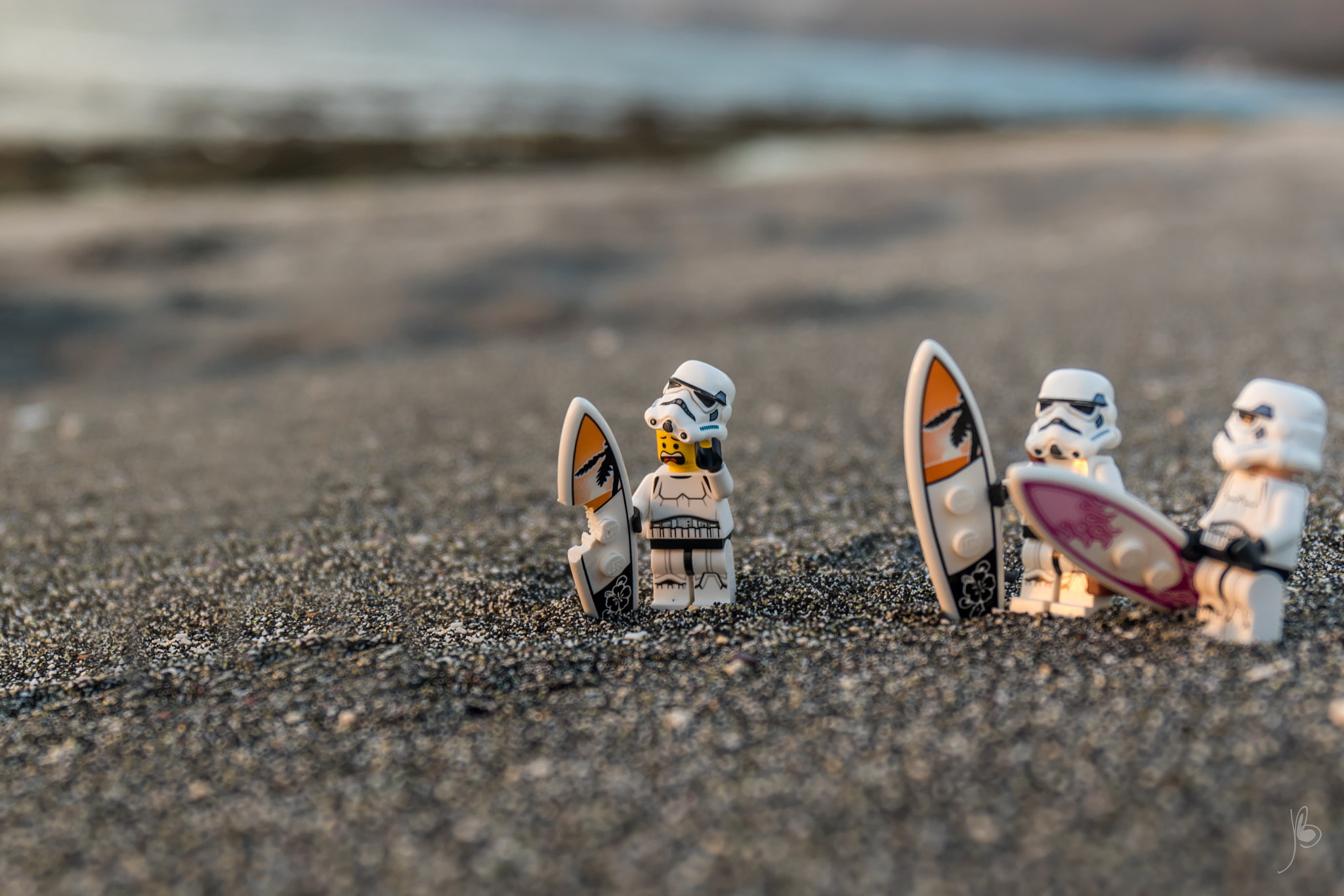 LEGO, Star Wars, humor, toys, sand, depth of field, gray, surfboards